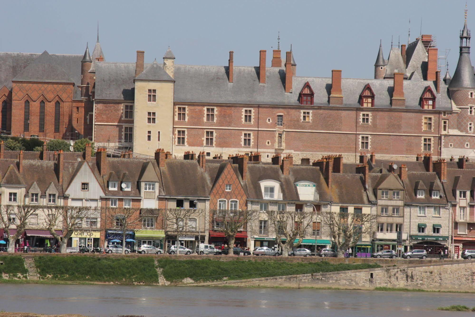 Brit Hotel Confort Gien Exterior photo